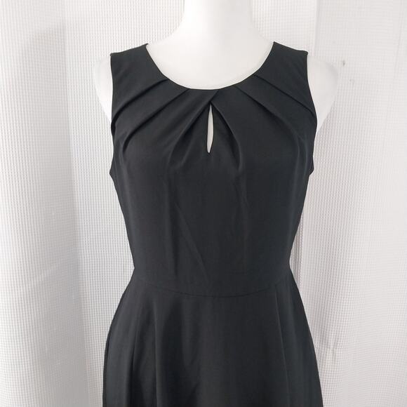 EXPRESS! ELEGANT AND UNDERSTATED BLACK A-LINE PLEATED NECKLINE DRESS! SZ 6 - Picture 3 of 10